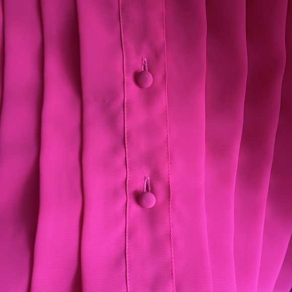 Vintage blouse - hot pink button down with black collar with gold / pearl detail - Picture 5 of 6